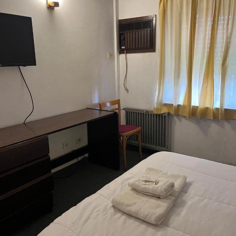 3Reyes - Deluxe Double or Twin Room with City View - 3