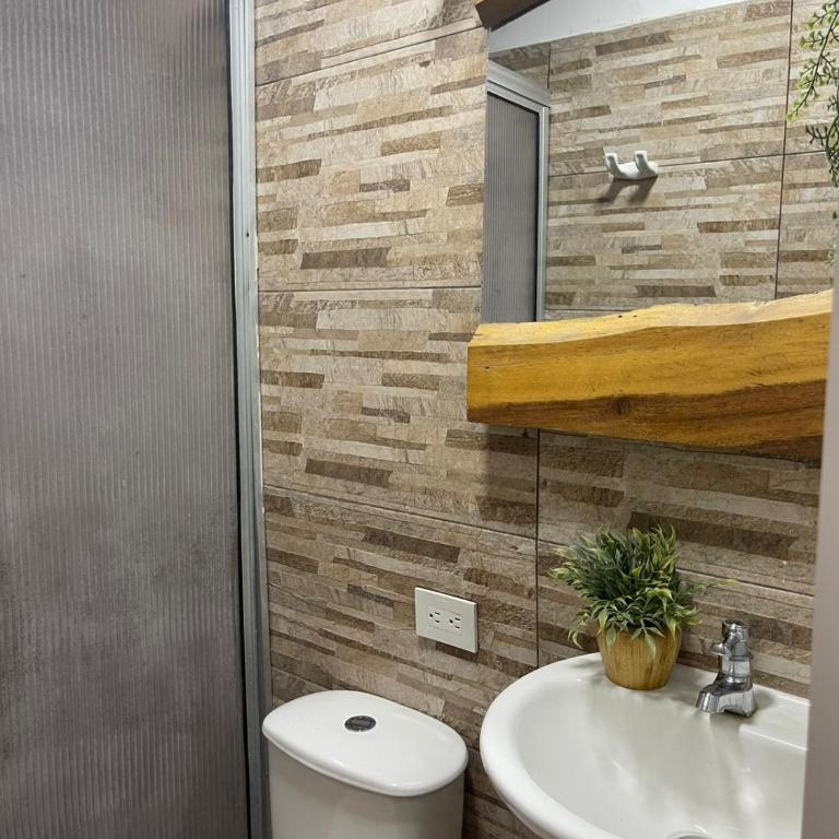 Apto Moderno Amplio y Perfectamente Ubicado - One-Bedroom Apartment - 3
