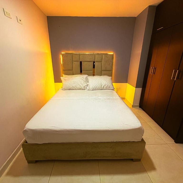 Amplio Y Lujoso Apartasuite En El Centro - Three-Bedroom Apartment - 8