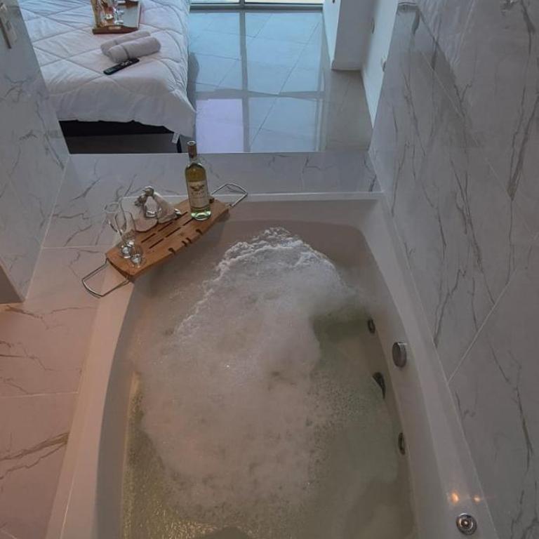 Ecusuites Jacuzzi Executive Dpto Riverfront l puerto santa ana - Apartamento de 1 dormitorio - 9