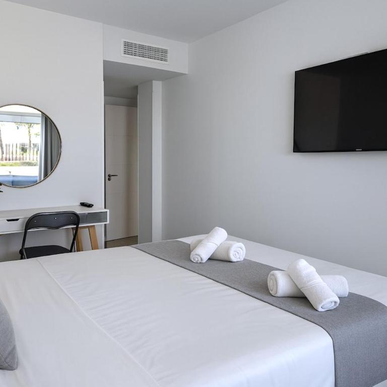 Apartamento frente a la piscina, gran jardín y vistas al mar - Apartamento de 3 dormitorios con vistas - 16