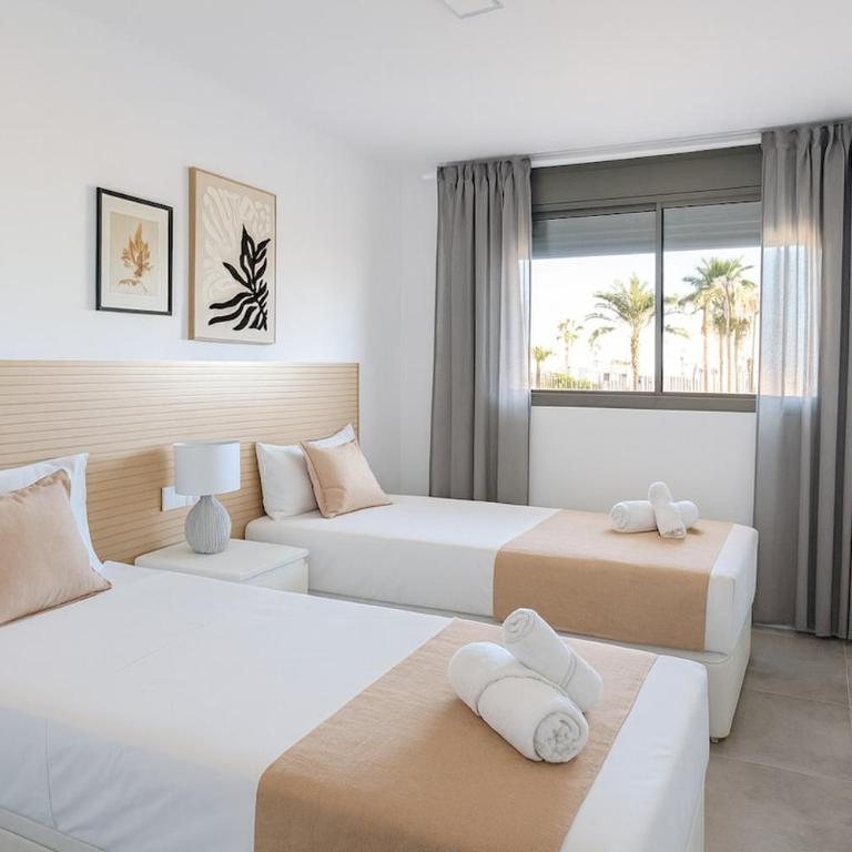 Apartamento frente a la piscina, gran jardín y vistas al mar - Apartamento de 3 dormitorios con vistas - 23