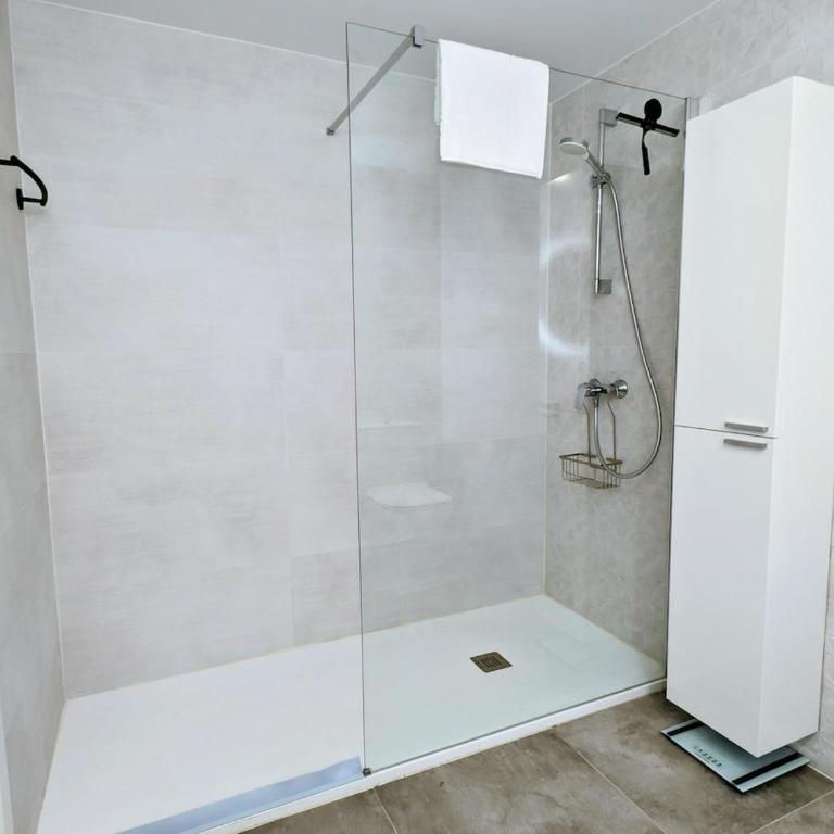 Apartamento frente a la piscina, gran jardín y vistas al mar - Apartamento de 3 dormitorios con vistas - 27