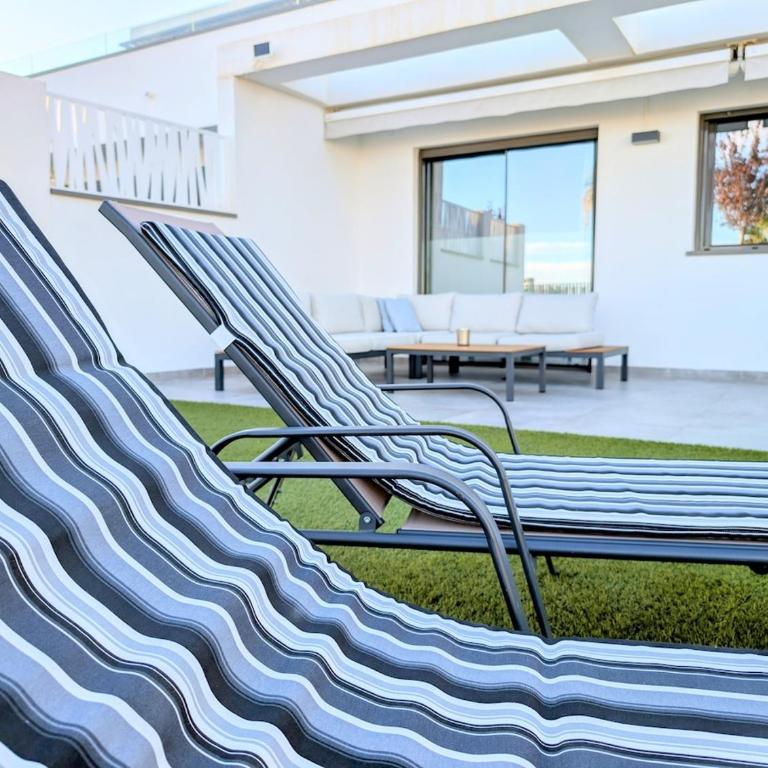 Apartamento frente a la piscina, gran jardín y vistas al mar - Apartamento de 3 dormitorios con vistas - 47
