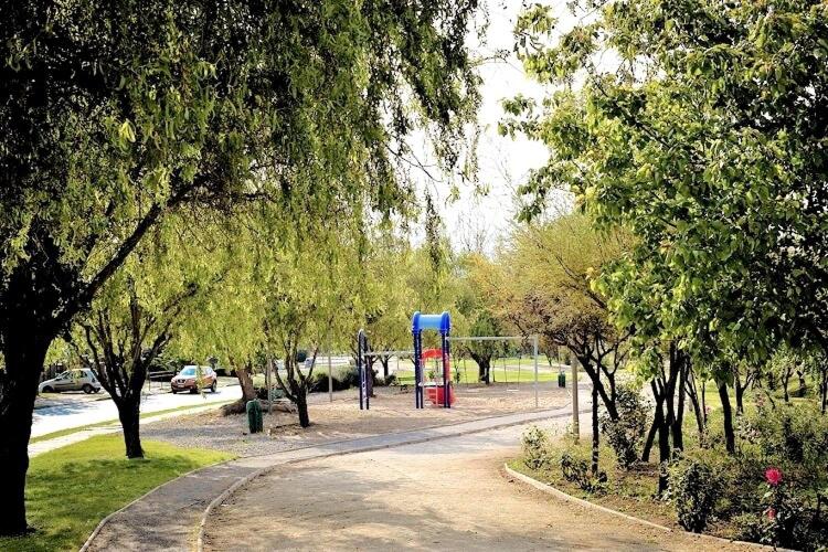 Gran casa ubicada en precordillera - Casa - 29