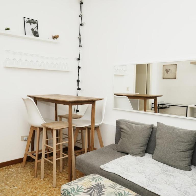 CasaPortaVenezia - 5 min M1 and M3 - Appartamento Standard con 2 Camere da Letto - 10
