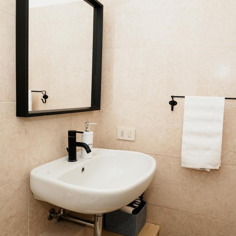 CasaPortaVenezia - 5 min M1 and M3 - Appartamento Standard con 2 Camere da Letto - 15
