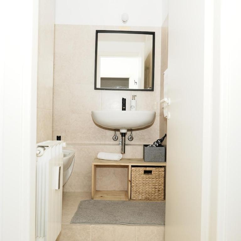 CasaPortaVenezia - 5 min M1 and M3 - Appartamento Standard con 2 Camere da Letto - 13