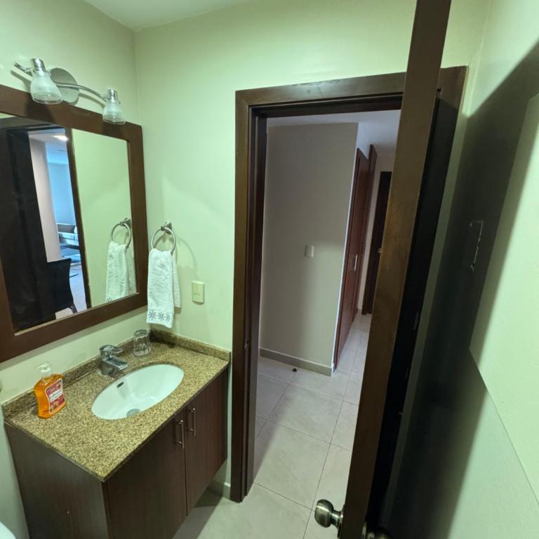 Exclusivo Departamento Samborondón Plaza Piso 2 - One-Bedroom Apartment - 6