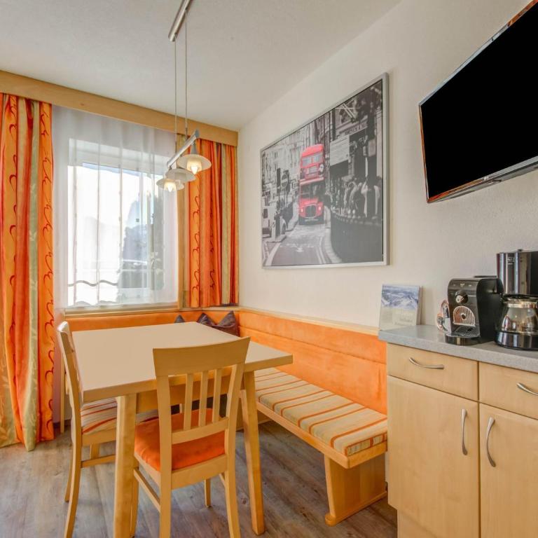 Apartment in Tyrol in an attractive area - Three-Bedroom Apartment - 9