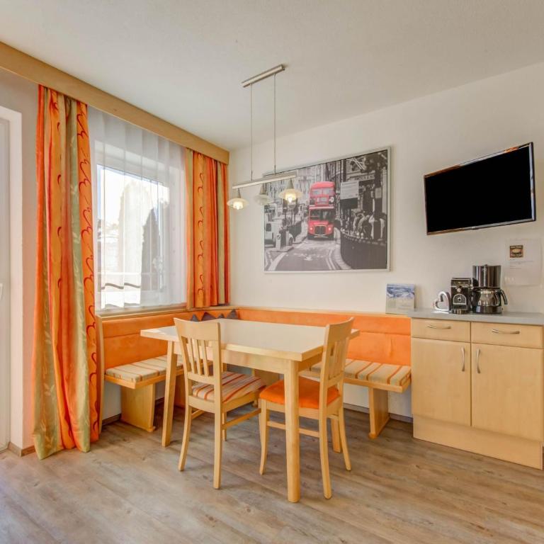 Apartment in Tyrol in an attractive area - Three-Bedroom Apartment - 10