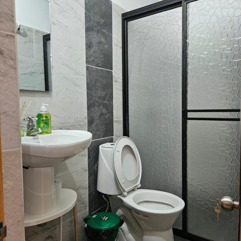 Acogedor loft con vista panorámica en Medellín - Three-Bedroom Apartment - 43