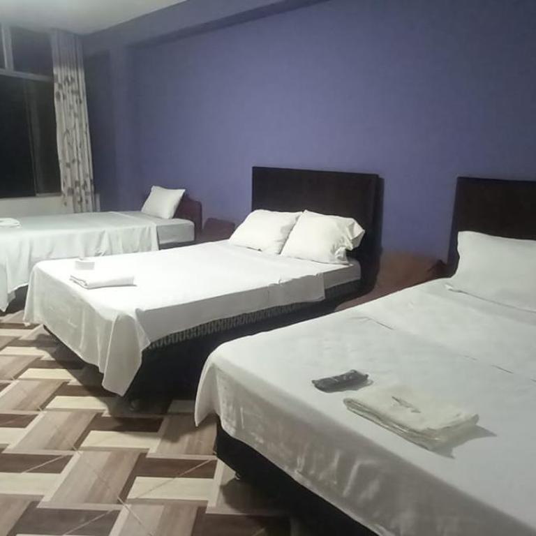 Hospedaje Miraflores - Habitación Triple con baño privado - 2