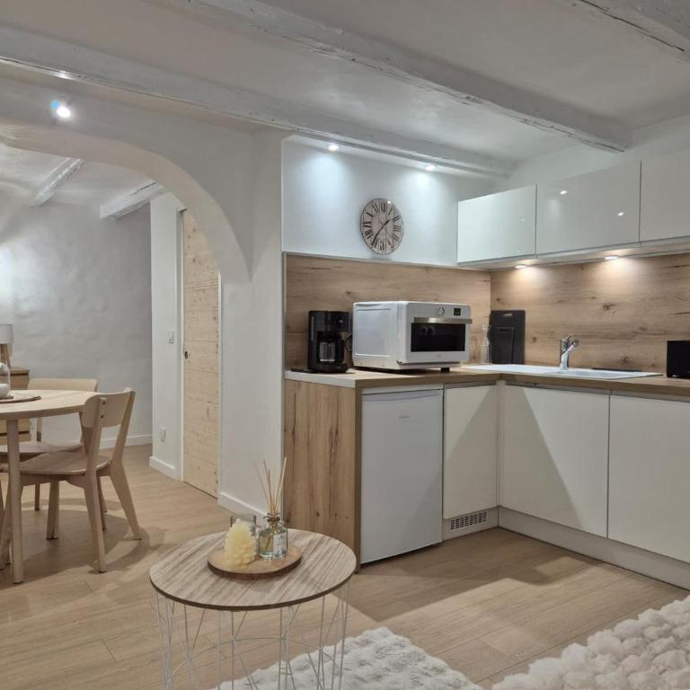 Charmant T2 en centre historique de Morzine avec WiFi - FR-1-679-23 - Apartment - 13