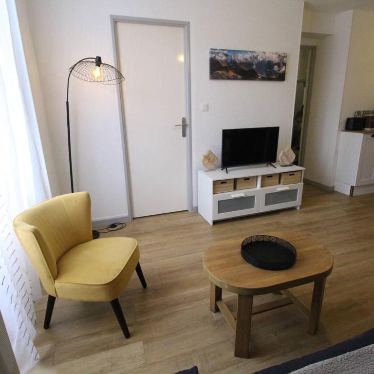 Appartement cosy à Luchon, 4 pers., proche thermes, parking inclus - FR-1-313-246 - Apartment - 7