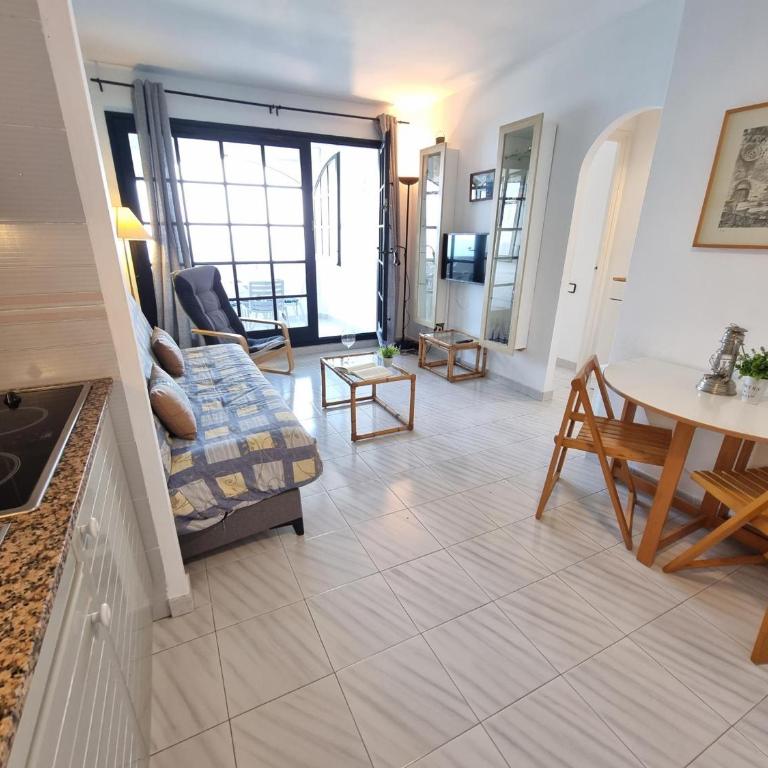 Apartamento acogedor con terraza privada y piscina comunitaria en L'Escala - HISP-236-108 - Apartment - 5