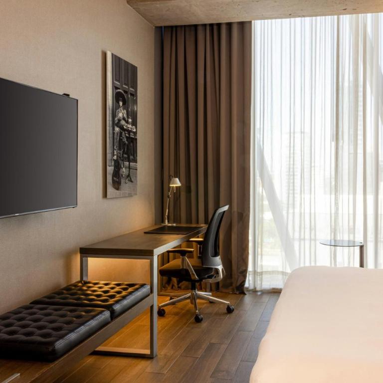 AC Hotel by Marriott Guadalajara Mexico - Habitación con cama extragrande. - 3