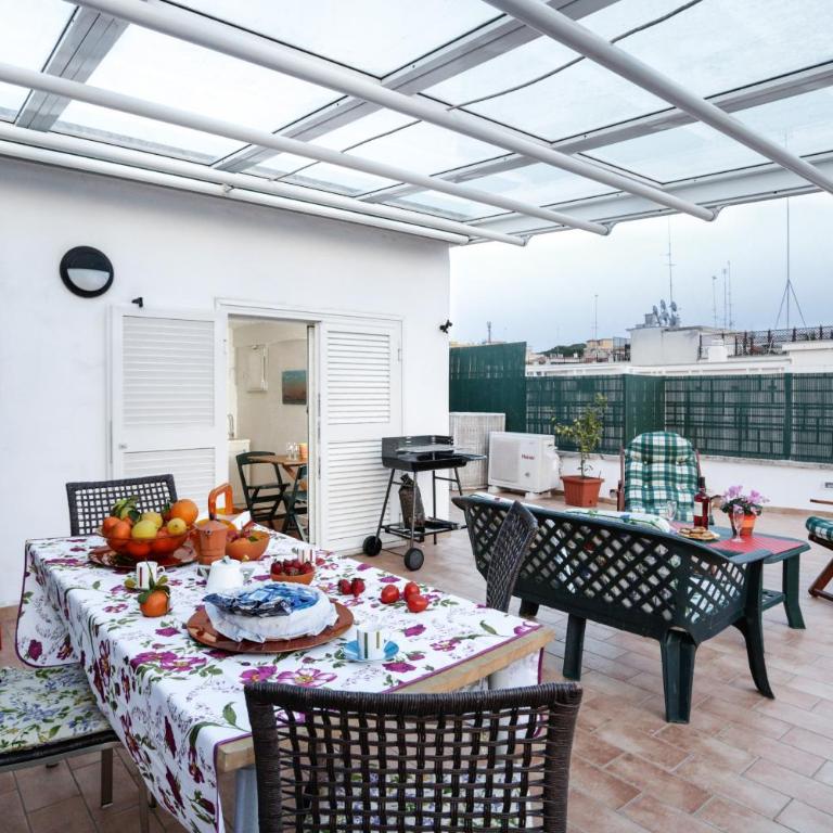 Enjoy the Sunset on Your Vatican Terrace - Appartamento con 2 Camere da Letto, Balcone e Terrazza - 1