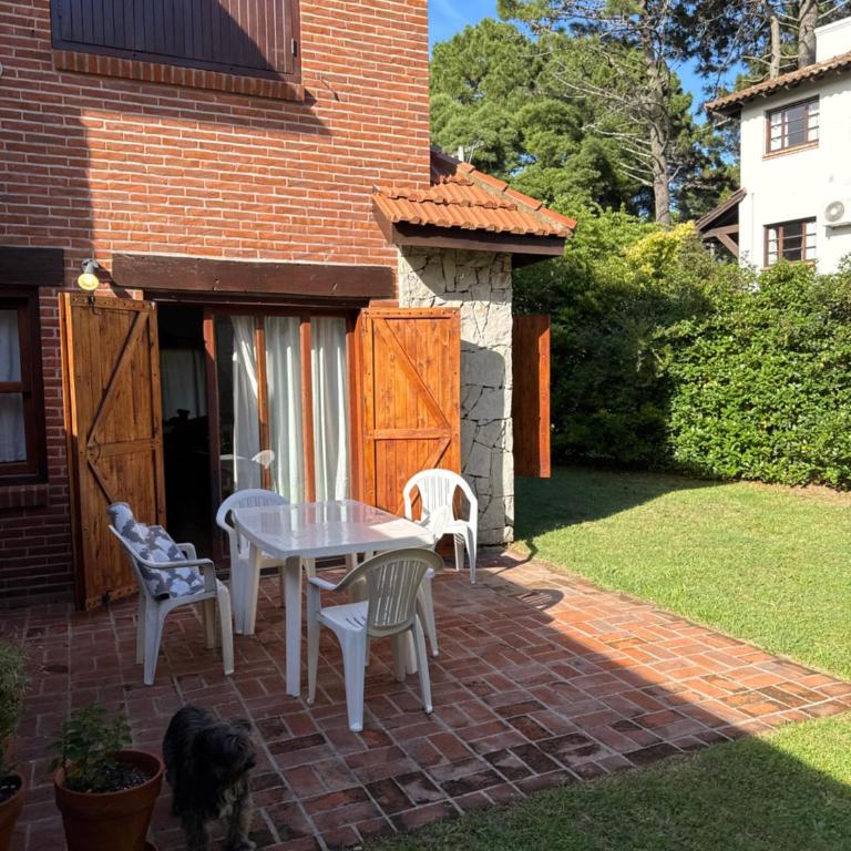 Duplex en barrio B5 de Pinamar ideal para familias - Two-Bedroom House - 5