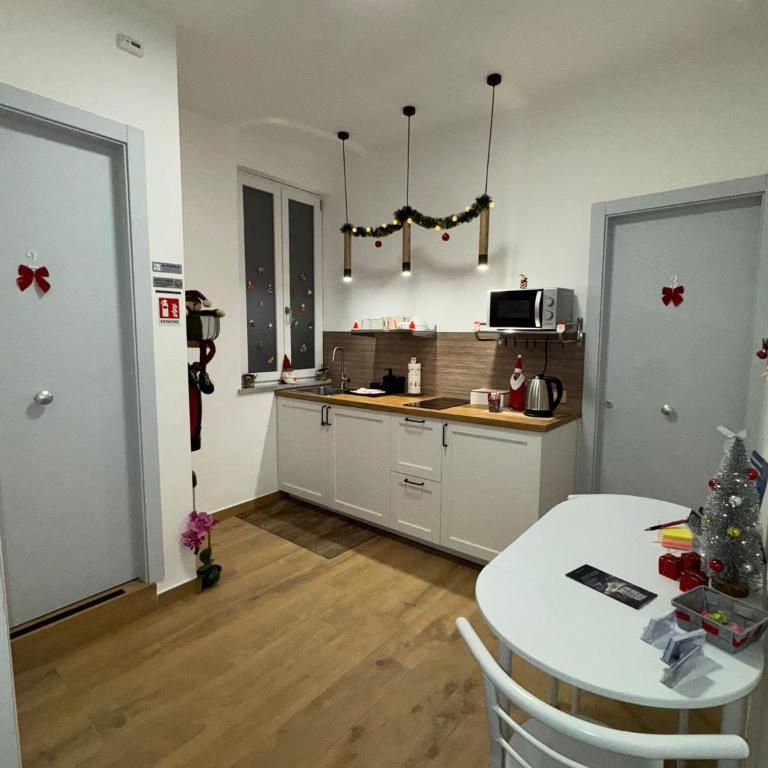 B&B Central Station - Double Room with Private Bathroom - 6