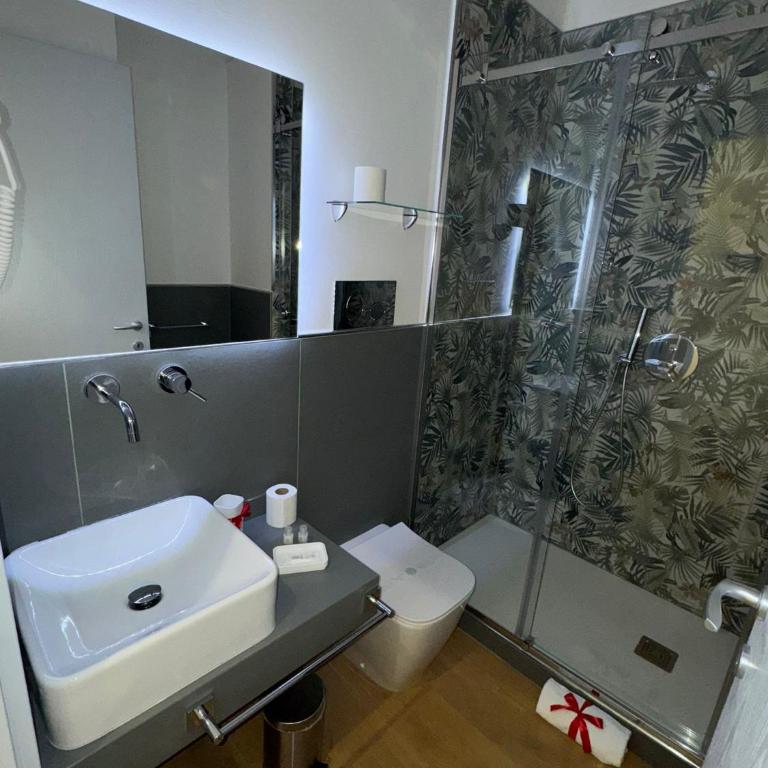 B&B Central Station - Double Room with Private Bathroom - 3