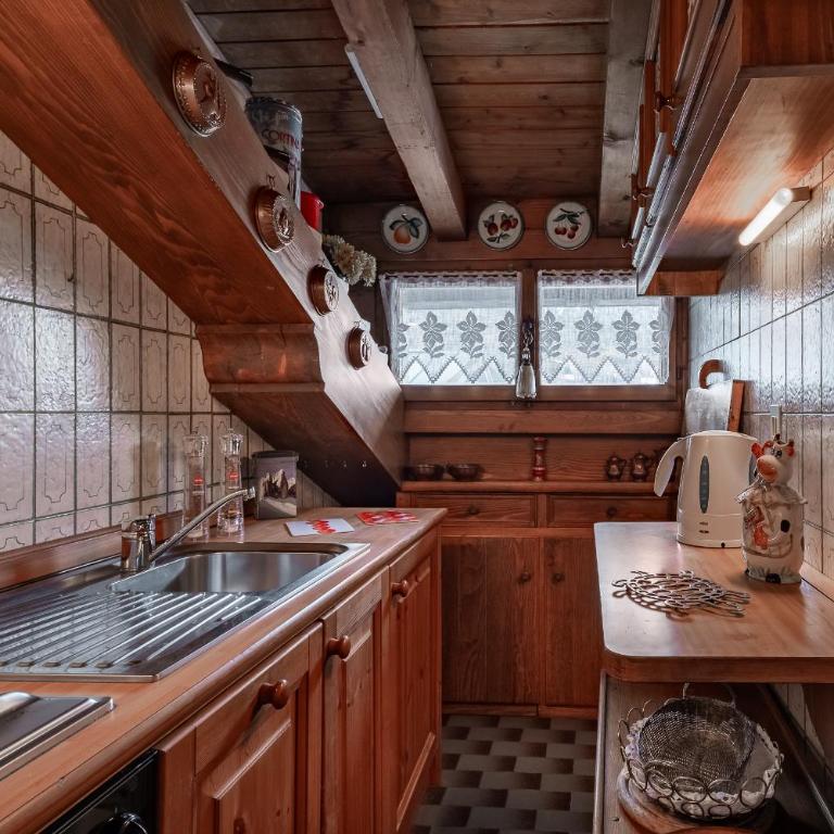 GuestHost - Cortina Charming Wooden Alpine Nest - Appartamento con 1 Camera da Letto - 2