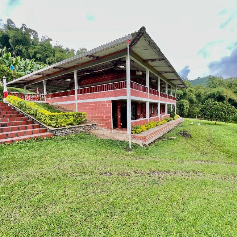 Finca La Carmelita Casa Campestre con Piscina y entre Montañas a sólo minutos de Santa Rosa de Cabal - Five-Bedroom House - 13