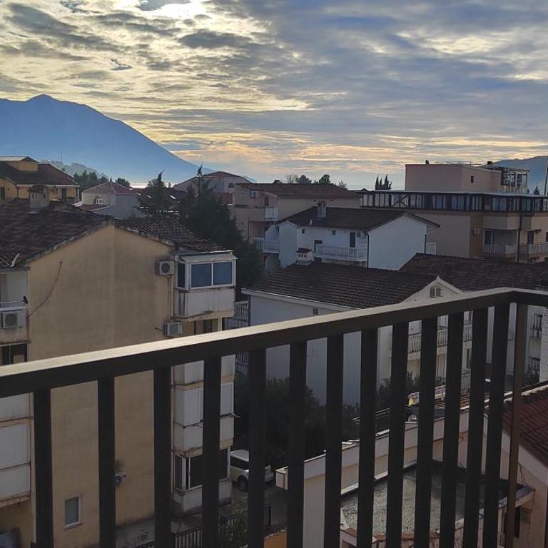 Apartmani Resna Budva - One-Bedroom Apartment with Balcony - 1