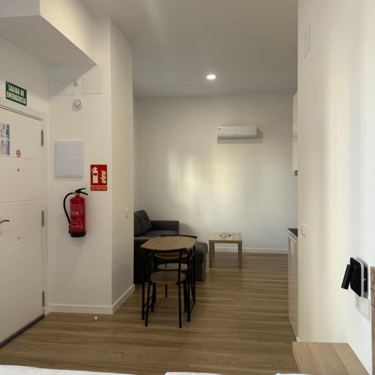 Apartamento Justo al lado de la Estación de Tren y Bus María Zambrano - Apartamento de 1 dormitorio - 2
