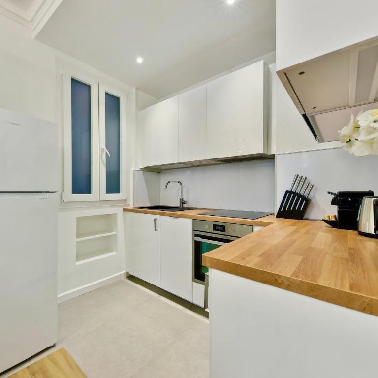 Stylish loft - Arc de Triomphe - One-Bedroom Apartment - 13