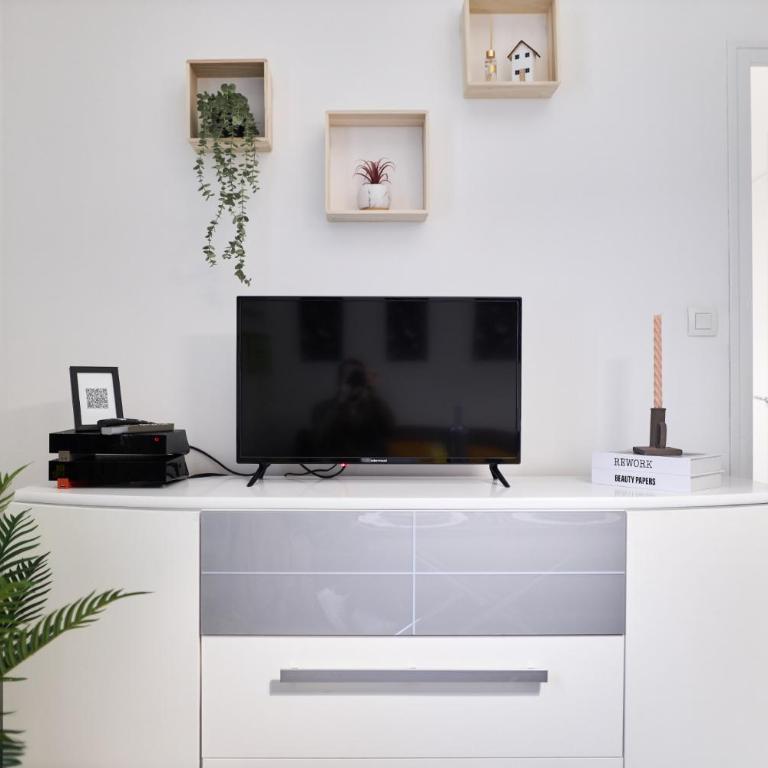 peaceful retreat & cozy apartment in reims , sleep4 ,near city center , free public parking - Appartamento con 1 Camera da Letto - 39