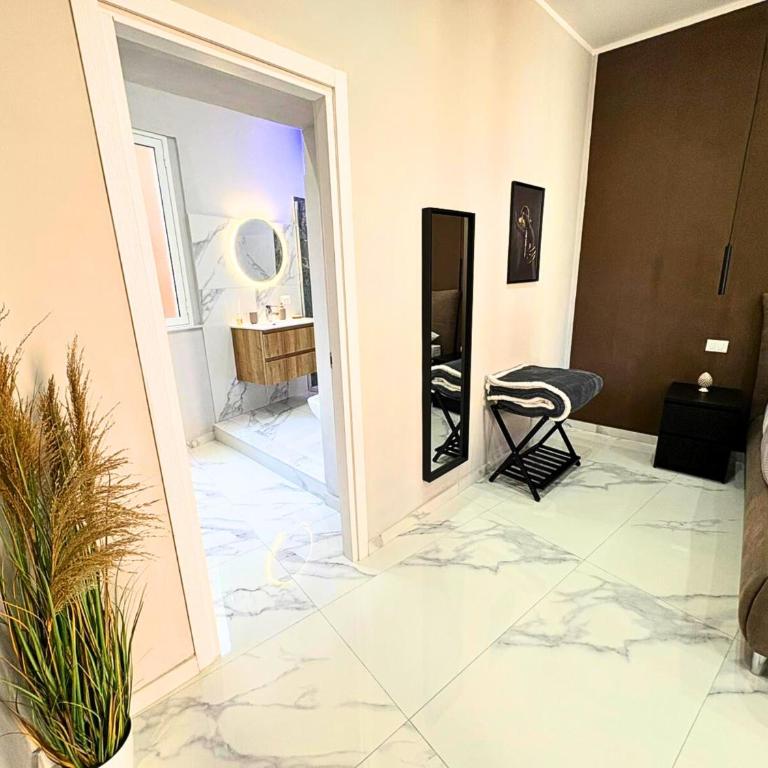 Lole Home - Two-Bedroom Deluxe Apartment - 15