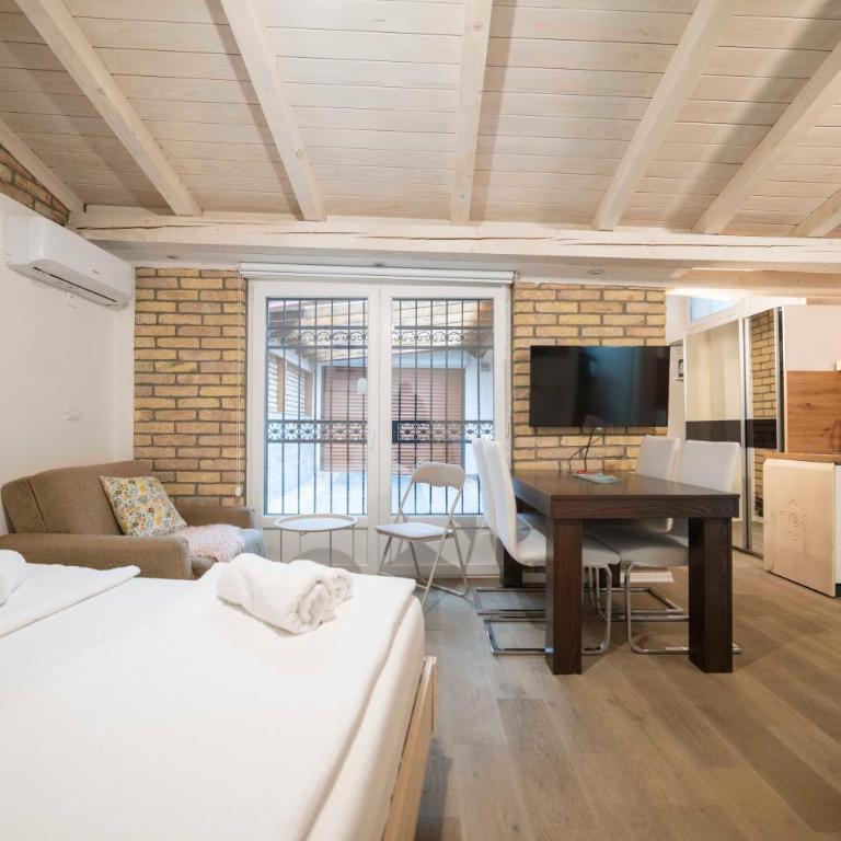 Legend Suites - Studio Apartment - 1