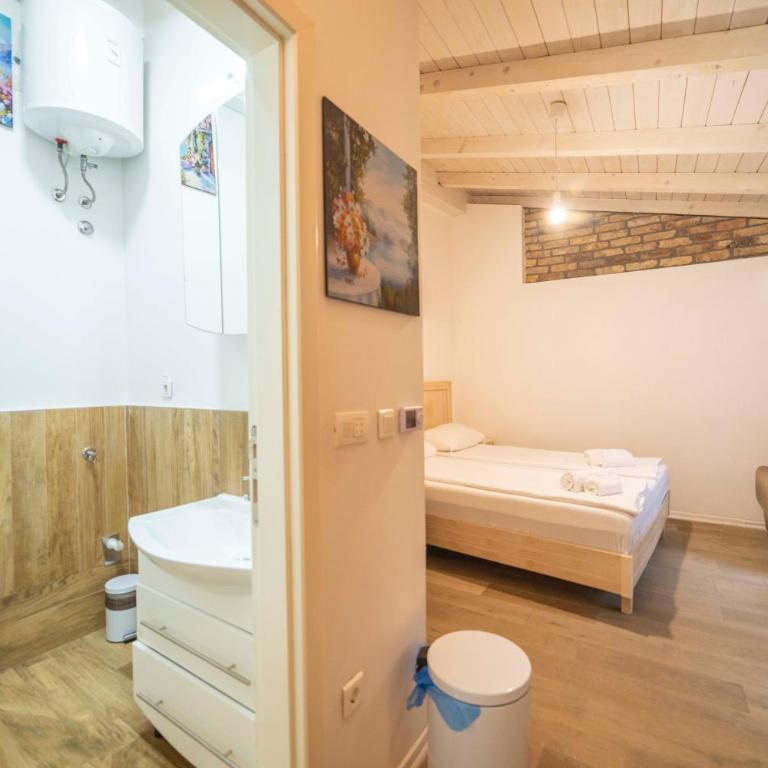 Legend Suites - Studio Apartment - 2