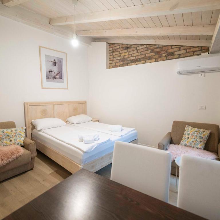Legend Suites - Studio Apartment - 4