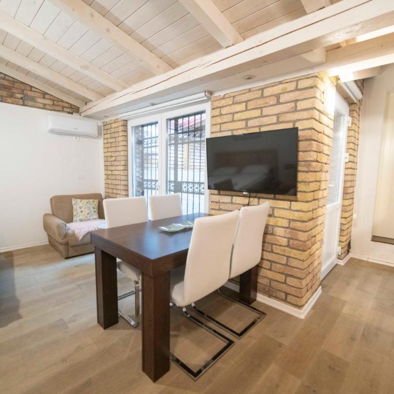 Legend Suites - Studio Apartment - 5