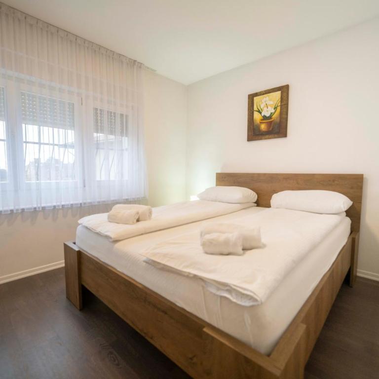 Legend Suites - Four-Bedroom Deluxe Apartment - 12
