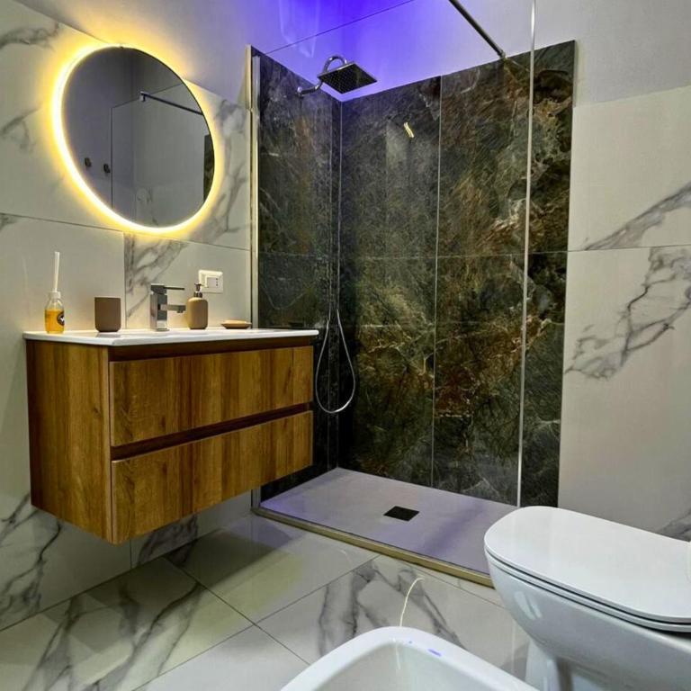 Lole Home - Two-Bedroom Deluxe Apartment - 20