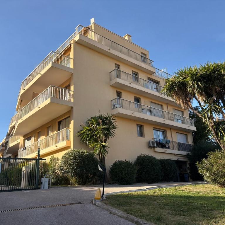 Lumineux - calme - proche plage et aéroport - climatisé - parking privé gratuit - Apartment mit 1 Schlafzimmer - 52