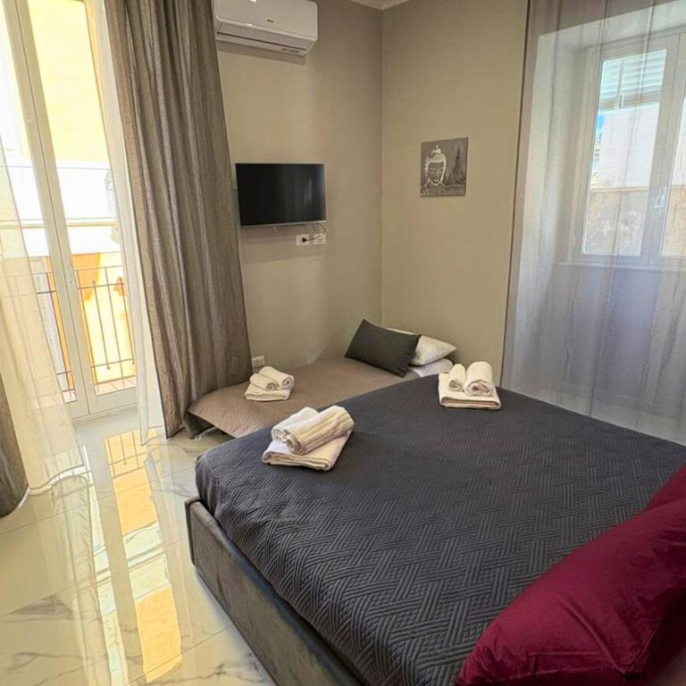 Lole Home - Two-Bedroom Deluxe Apartment - 22