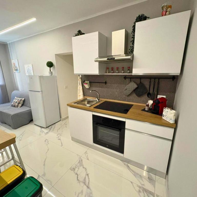 Lole Home - Two-Bedroom Deluxe Apartment - 27