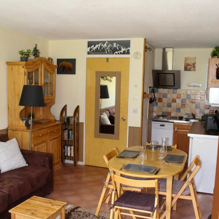 Studio La Mongie résidence le Montana Balcon plein sud pied de piste parking souterrain privé - Studio - Vue sur Montagne - 5