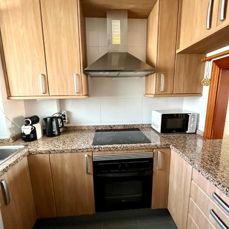 Уютная и светлая квартира с паркингом и бассейном в Лос Гигантес - One-Bedroom Apartment with Balcony - 11
