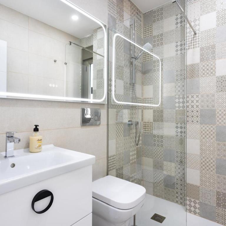 Salamanca Luxury Homes - Apartamento de 3 dormitorios con balcón - 37