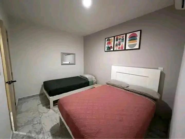 GiustinGald Housen - Family Room with Shower - 9