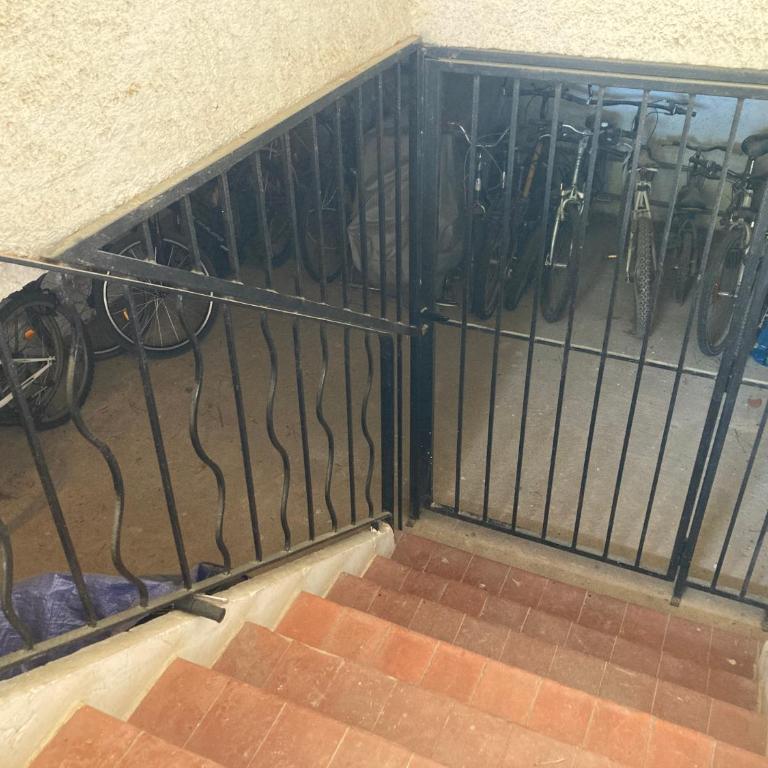 Idyllique ! Terrasse vue jardin et montagne, parking, local à vélos, à 2 pas de la plage et piscine de mai à septembre ! - Appartement 1 Chambre - 38