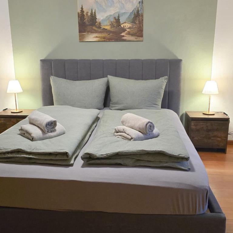 Gallery Garden Apartment - Three-Bedroom Apartment with Mountain View - 2