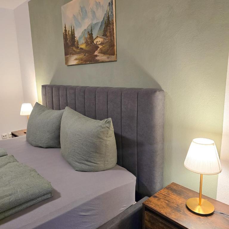 Gallery Garden Apartment - Three-Bedroom Apartment with Mountain View - 6