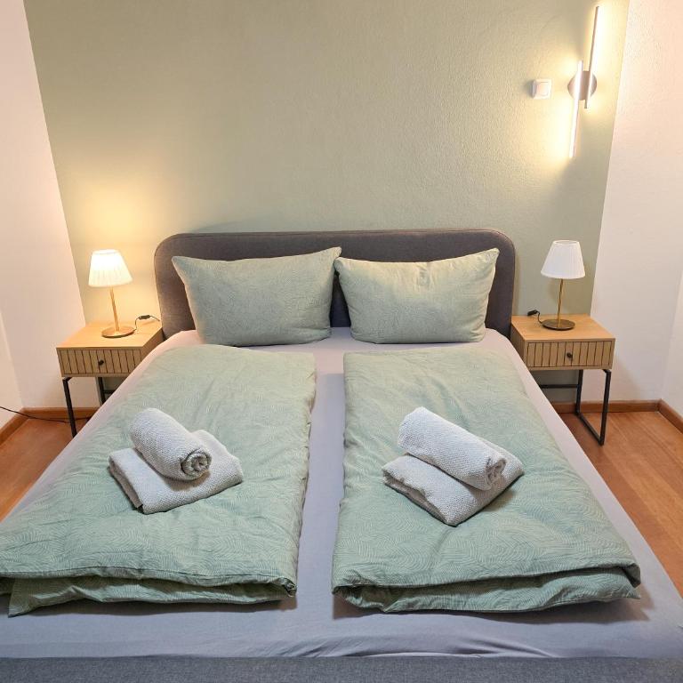 Gallery Garden Apartment - Three-Bedroom Apartment with Mountain View - 10