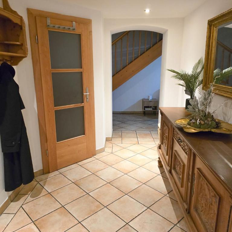 Gallery Garden Apartment - Three-Bedroom Apartment with Mountain View - 25